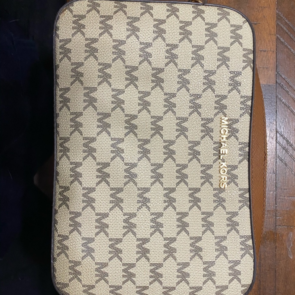 Michael kors cross body